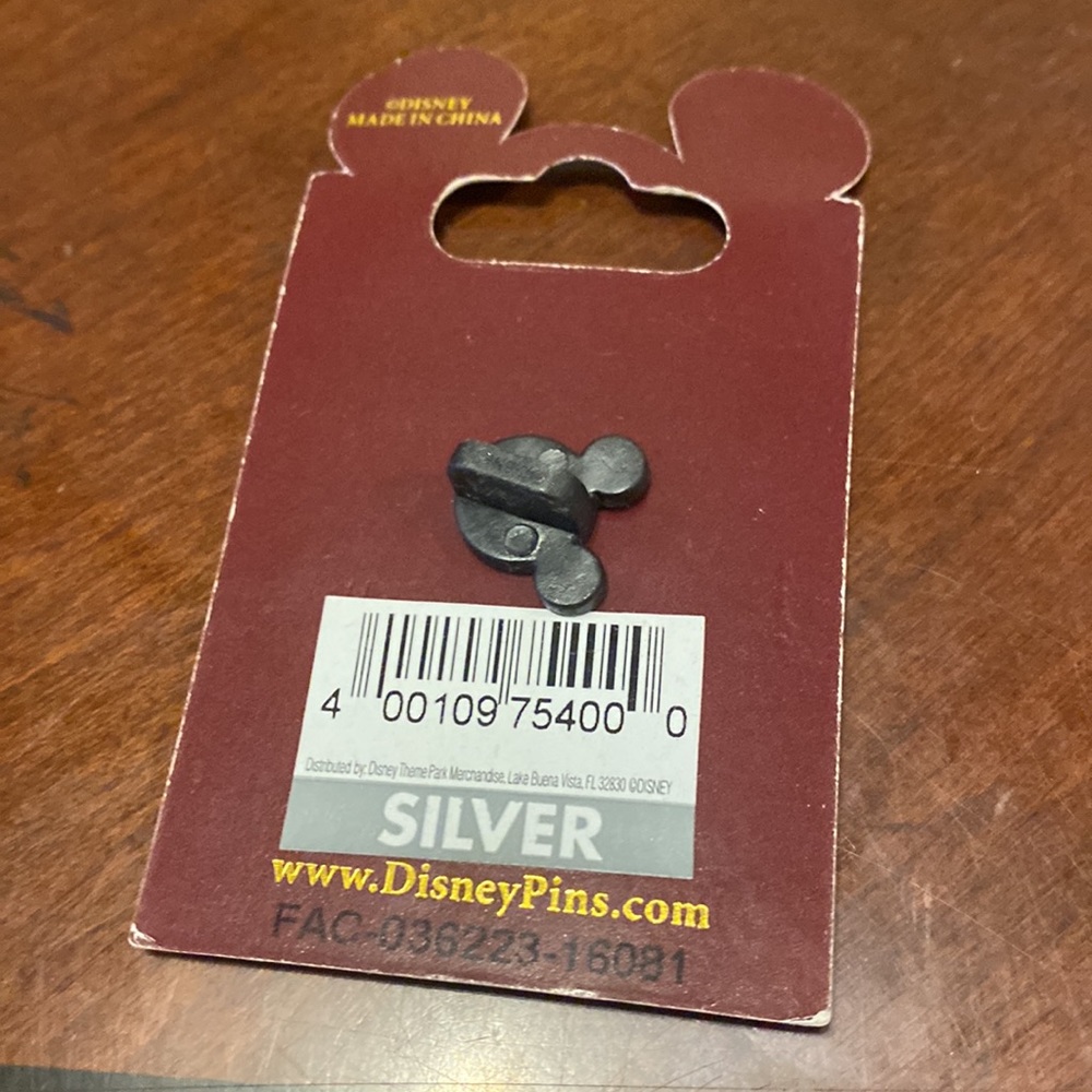 Nwt Disney parks collection yeti crossing pin - Picture 2 of 3